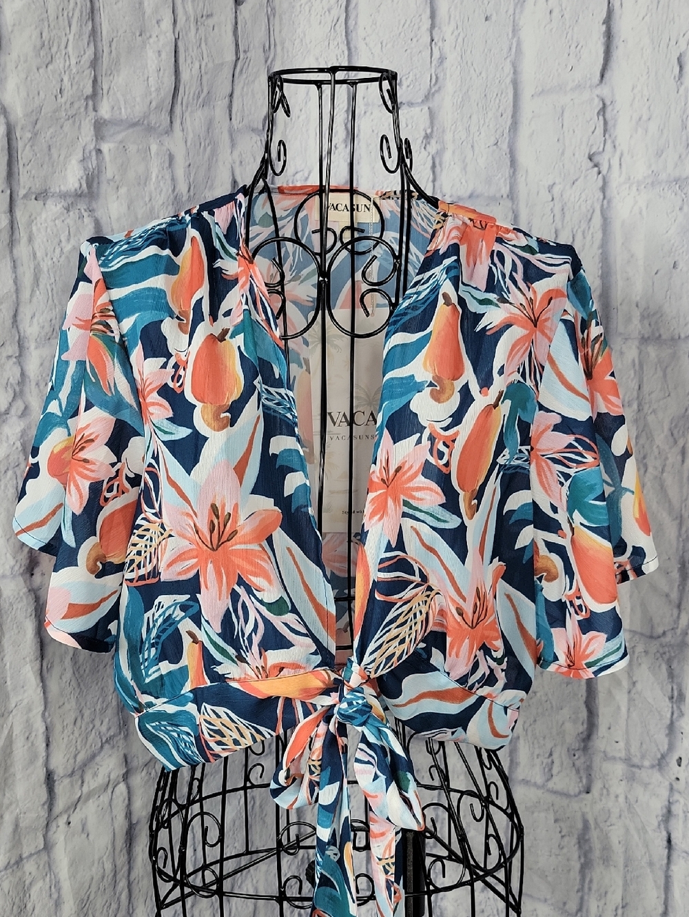 Vacasun Tropical floral Tie Front Crop‎ Top Medium Resort Blouse NWT